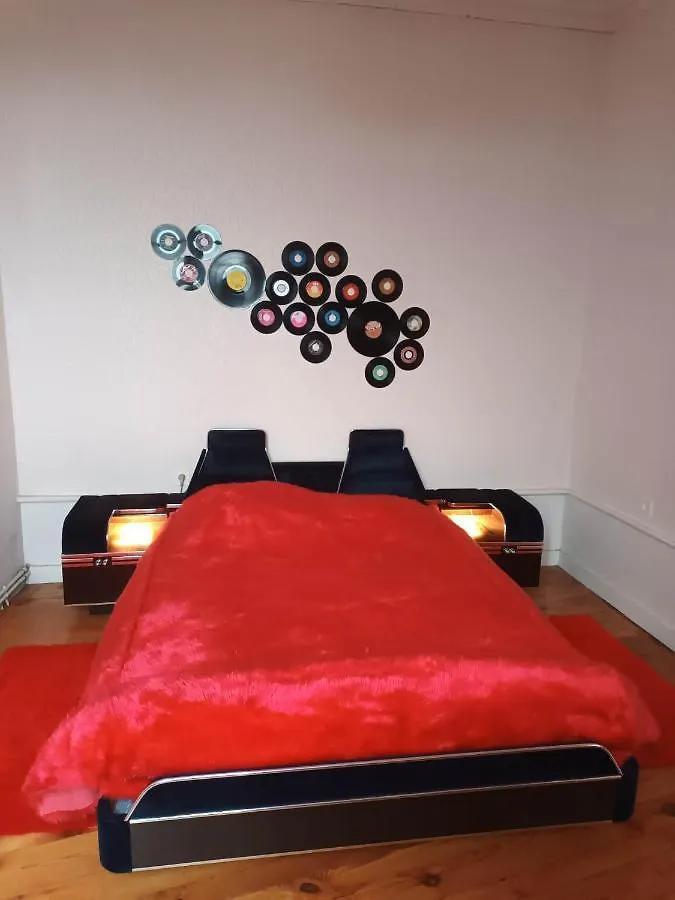 Vintage ,La Capsule Temporelle Wifi Draps Parking Publique Gratuit Apartment Thiers France