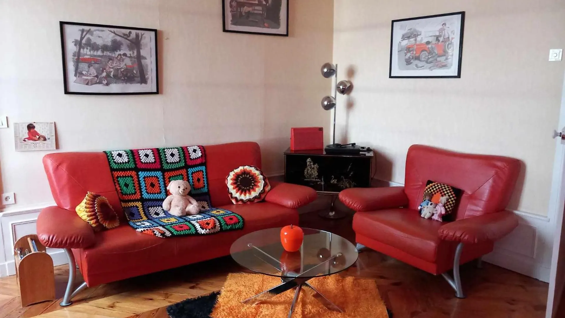 Vintage ,La Capsule Temporelle Wifi Draps Parking Publique Gratuit Apartment Thiers France